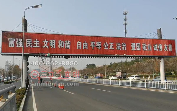 河北滄州城市跨路三面翻過街道平直廣告牌案例圖片